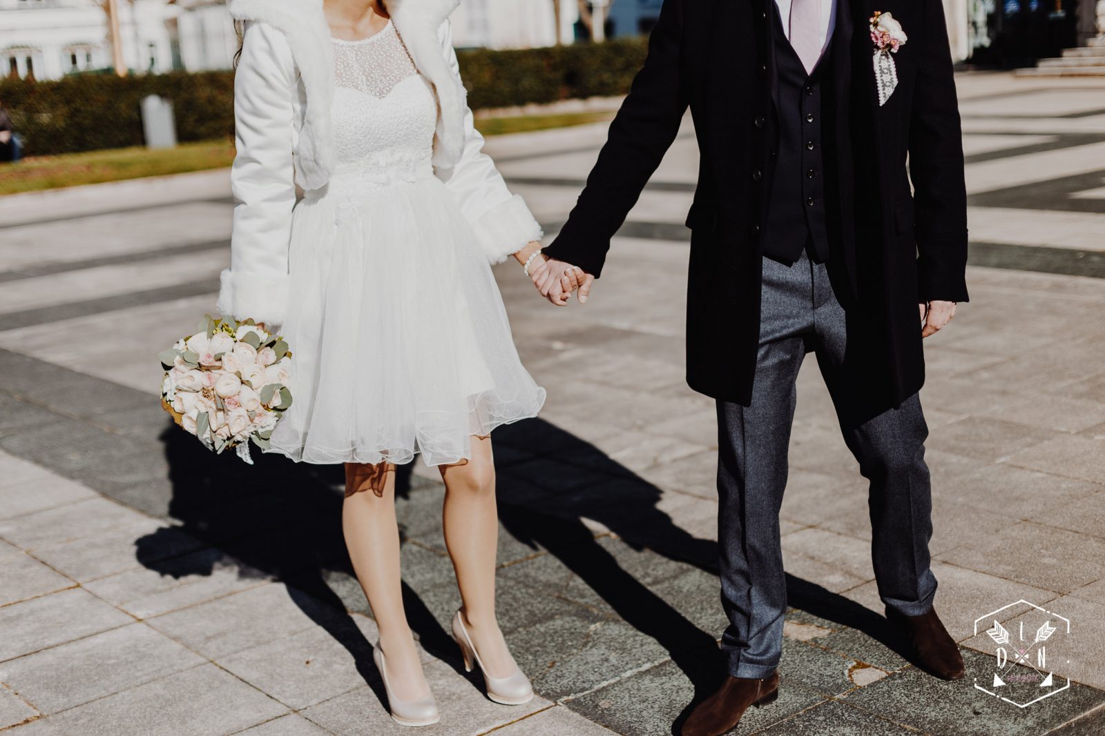 photo moderne de mariage, préparatifs du mariée, L'oeil de Noémie élue meilleur photographe de mariage en Auvergne, France.
