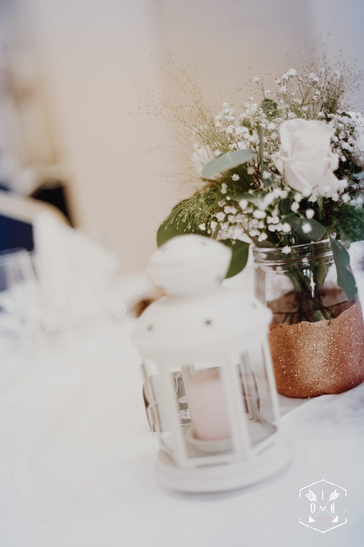 belle photo décoration de table mariage, L'oeil de Noémie élue meilleur photographe de mariage en Auvergne, en France.