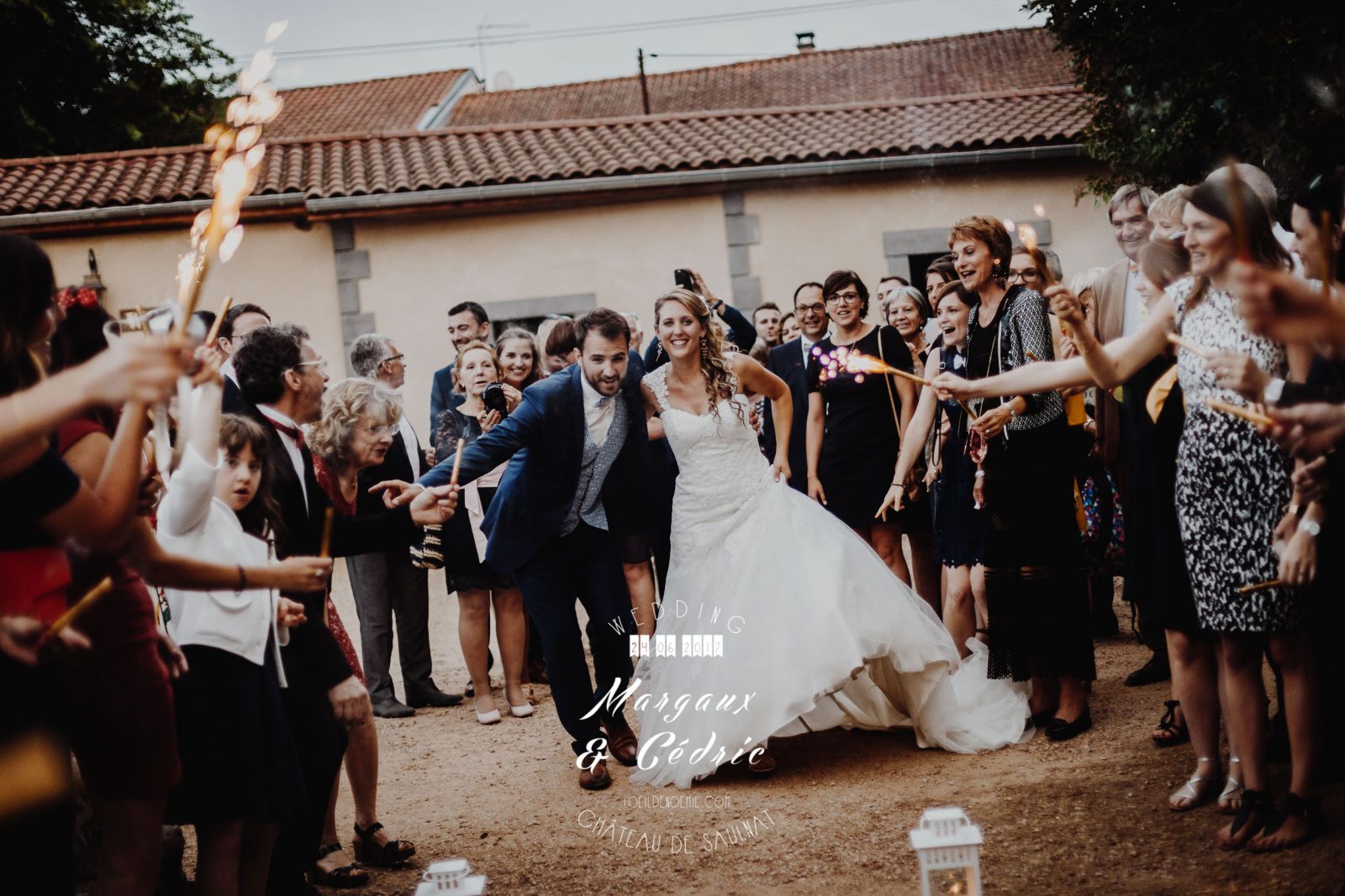 photo fun de mariage, feu de bengale, photo soirée de mariage, L'oeil de Noémie meilleur photographe de mariage en Auvergne