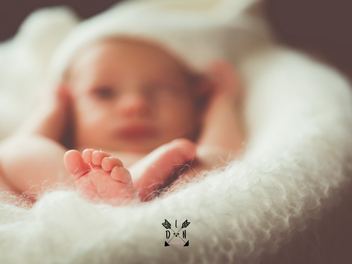 Photo portrait de nouveau-né, par L'oeil de Noémie, photographe bébé à Clermont-Ferrand