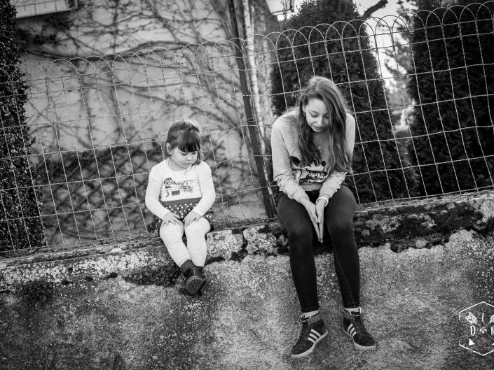 photo de famille à Charroux, par L'oeil de Noémie reporter photographe à Vichy en Auvergne, portrait enfant à Clermont-Ferrand