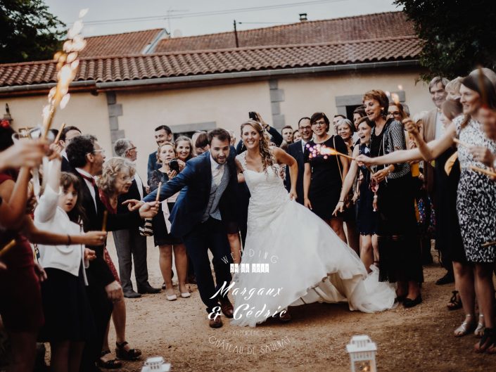 photo fun de mariage, feu de bengale, photo soirée de mariage, L'oeil de Noémie meilleur photographe de mariage en Auvergne