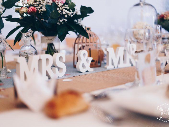 se marier, sublime photo de décoration de table de mariage, L'oeil de Noémie meilleur photographe de mariage en Auvergne, espace des Chanvres, Puy de Dôme
