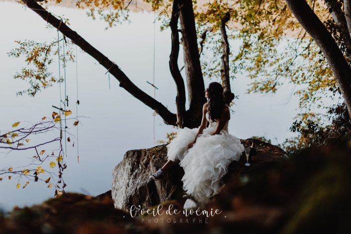 magnifique trash the dress, séance photos day after au gour de tazenat, en Auvergne. L’œil de Noémie photographe mariage Auvergne et France entière