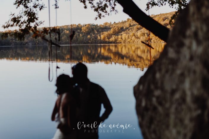 magnifique trash the dress, séance photos day after au gour de tazenat, en Auvergne. L’œil de Noémie photographe mariage Auvergne et France entière