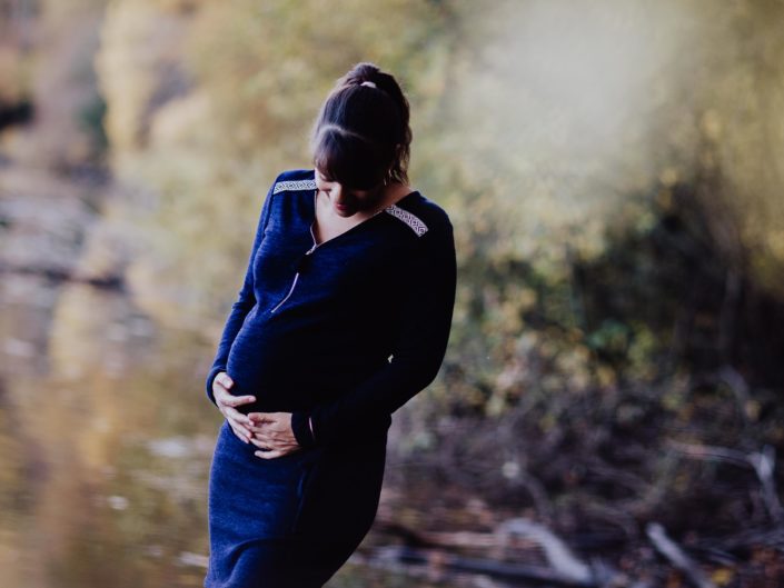 inspirations pour des photos de grossesse réussies en extérieur, L'oeil de Noémie photographe grossesse Clermont-Ferrand en Auvergne