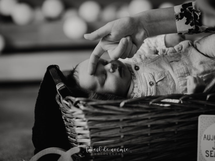 inspiration photo nouveau-né à domicile par L'oeil de Noémie photographe auvergne