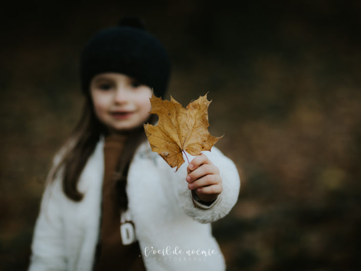 automne belle saison pour photos de grossesse en extérieur, par L'oeil de Noémie photographe famille lifestyle en Auvergne